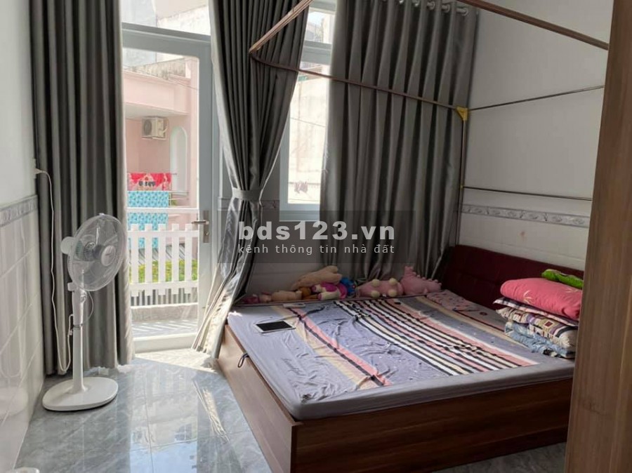 Bán Nhà Phố Gò Vấp HXH DT: 52m2, 3L, 4.3m x 15m, Giá Chỉ: 6.1 tỷ.
