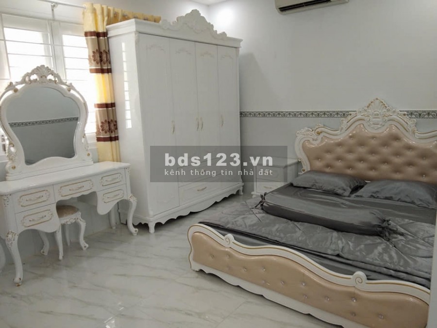 Hót, Bán nhà hẻm 688 Lê Đức Thọ, tặng nội thất, 100m2, ở ngay,5tỷ5