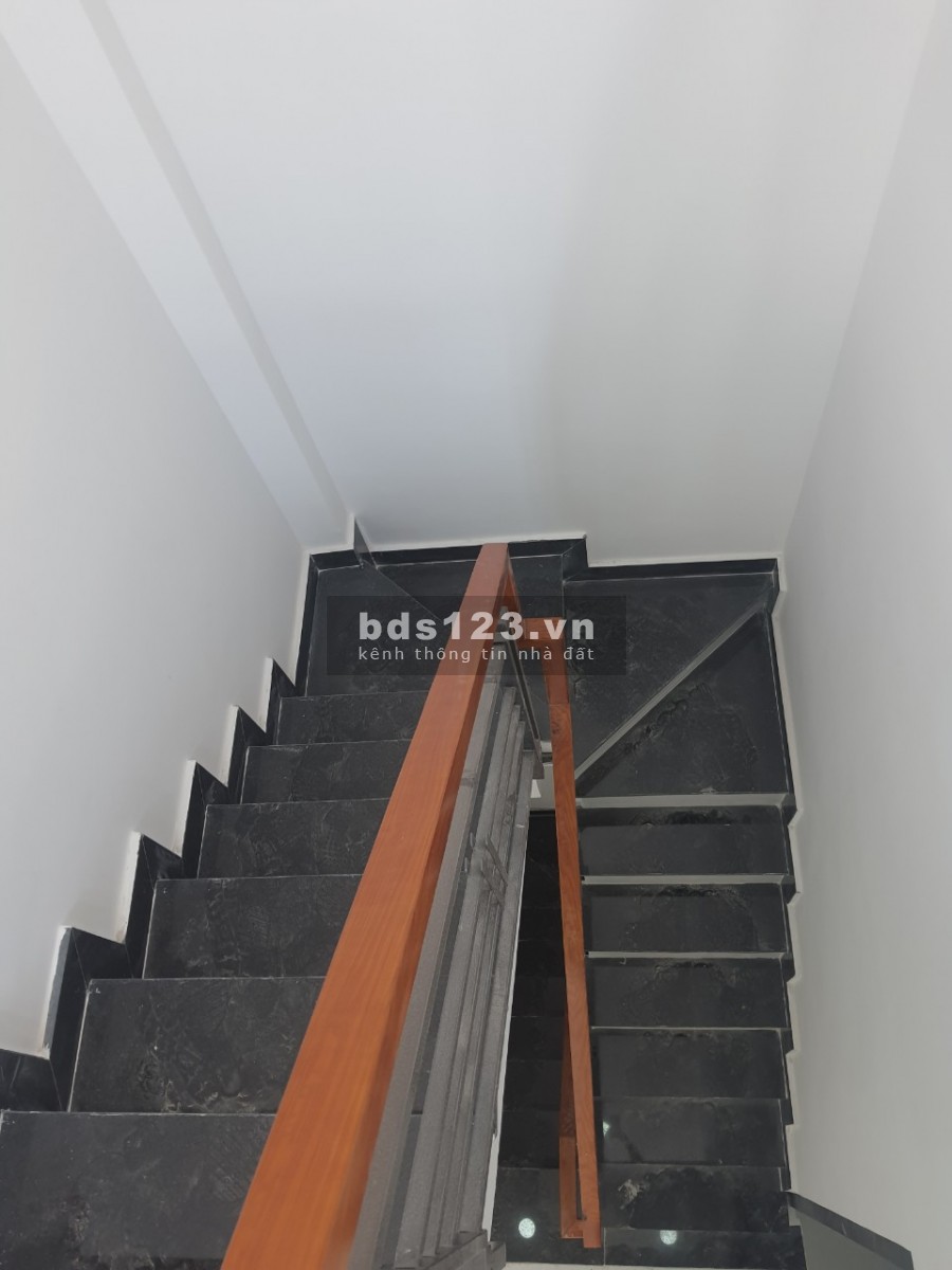 Chính chủ bán nhà sổ hồng riêng 2 lầu 4 phòng ngủ ngay Mũi tàu Trường Chinh, Cộng Hòa.