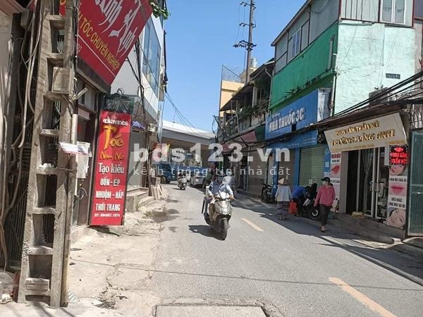Cần bán gấp nhà Trần Cung dt 35m 5 tầng nở hậu kinh doanh tốt, giá chỉ 5.5 tỷ