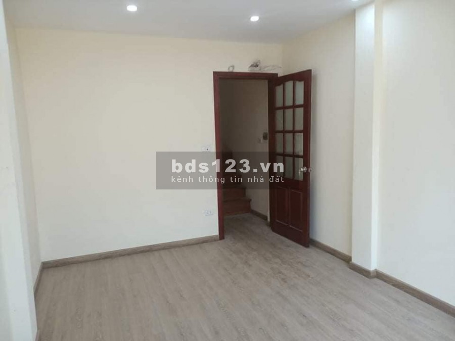Cần bán gấp nhà Trần Cung dt 35m 5 tầng nở hậu kinh doanh tốt, giá chỉ 5.5 tỷ