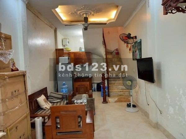 Xách vali đến ở Ngay 79 cầu giấy 30m 4 tầng 2.85 tỷ