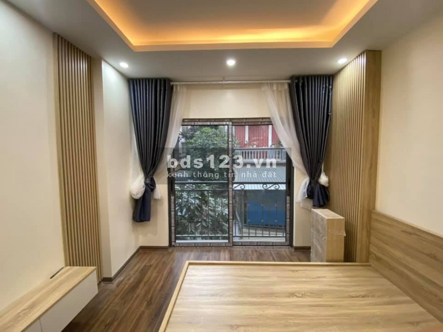 NHÀ MỚI XÂY, NỘI THẤT HIỆN ĐẠI, TRUNG TÂM CẦU GIẤY. OTO VÀO NHÀ