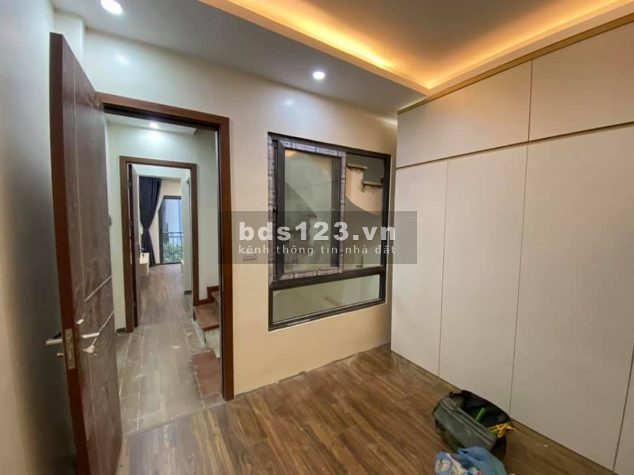 NHÀ MỚI XÂY, NỘI THẤT HIỆN ĐẠI, TRUNG TÂM CẦU GIẤY. OTO VÀO NHÀ