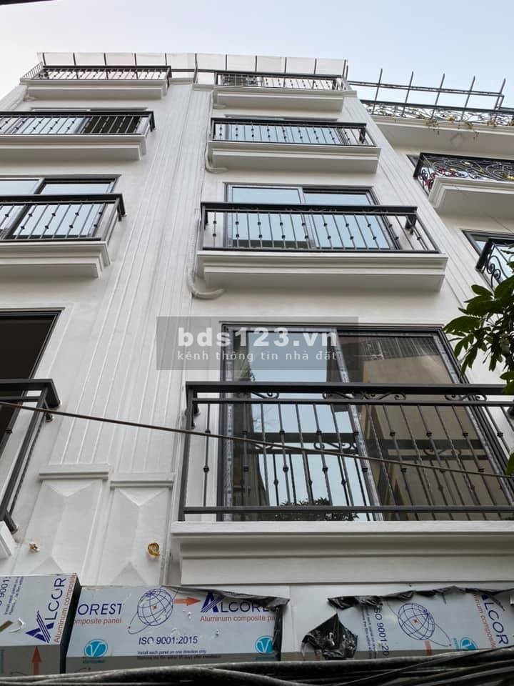 NHÀ MỚI XÂY, NỘI THẤT HIỆN ĐẠI, TRUNG TÂM CẦU GIẤY. OTO VÀO NHÀ