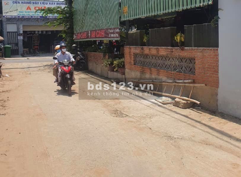 Nhà mặt tiền. Đ. Cây Keo Thủ Đức. 52 m2. Hẻm 5 m. Không ngập nước 5.7 tỷ TL.