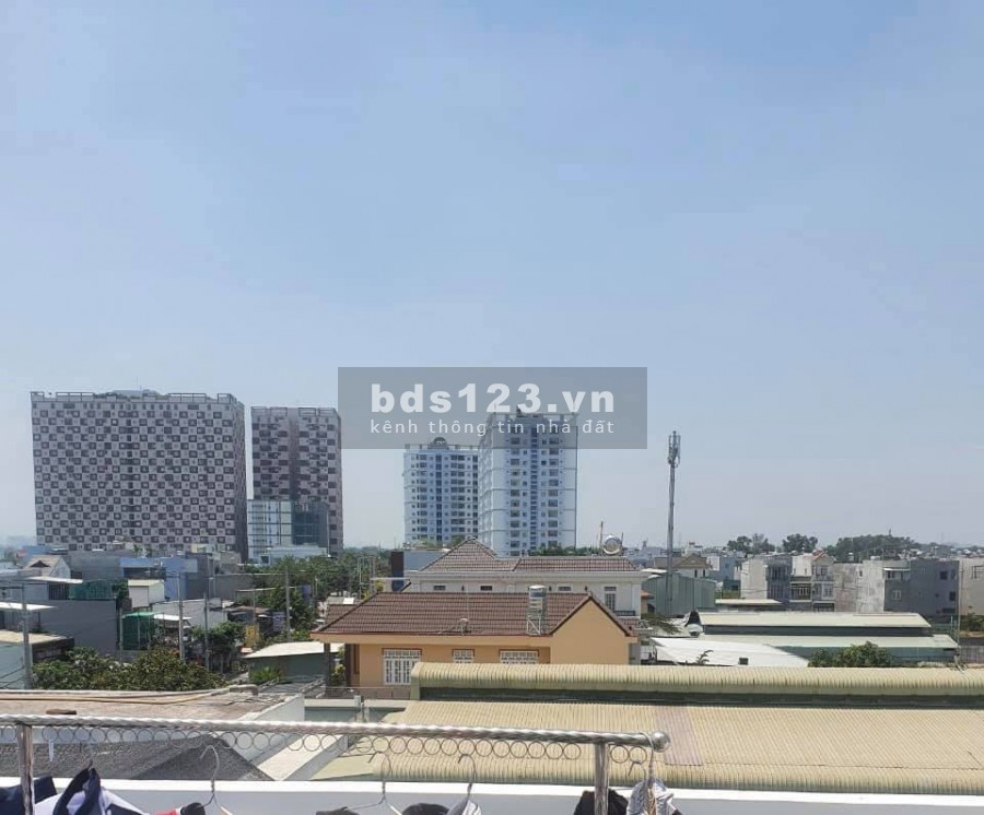 Nhà mặt tiền. Đ. Cây Keo Thủ Đức. 52 m2. Hẻm 5 m. Không ngập nước 5.7 tỷ TL.