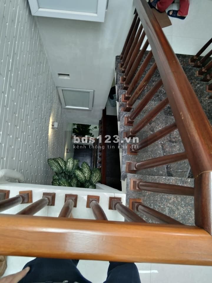 NHÀ NGỌC THỤY HIẾM NHỈNH 3 TỶ 40M2, 7 CHỖ ĐỖ CỬA TẶNG NỘI THẤT XỊN