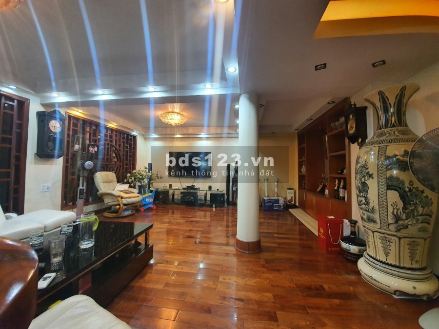 NHÀ CẦU GIẤY LÔ GÓC 3 THOÁNG Ô TÔ TRÁNH 85M 10TỶ9 0978439490