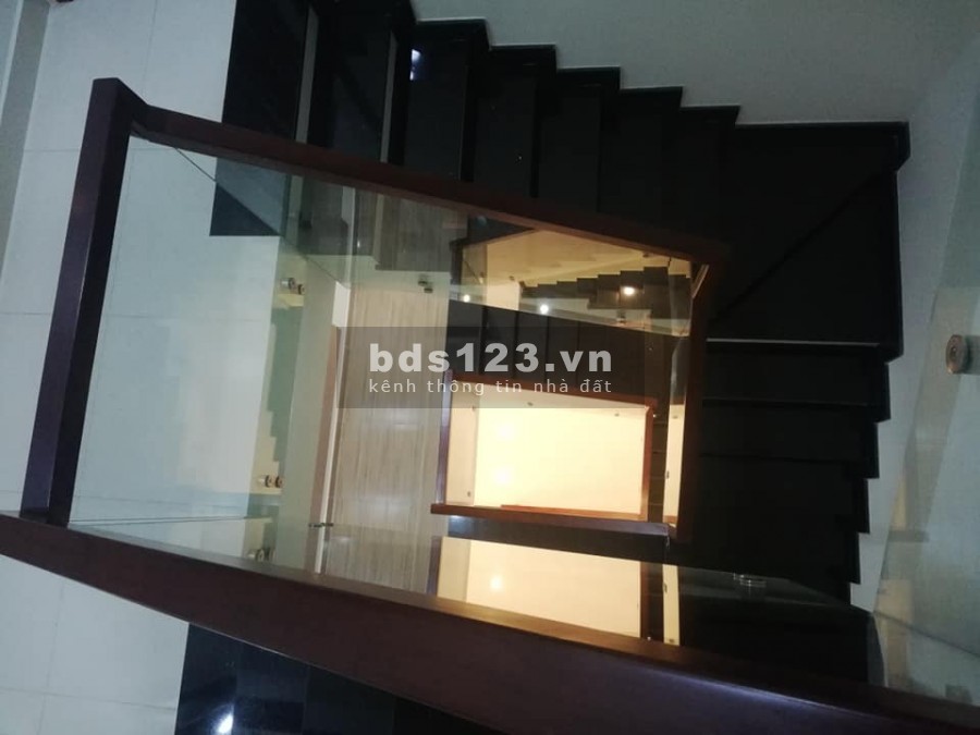 Bán Nhà Quận 6 mặt tiền căn góc nhà có sân đẻ xe hơi – Gía 18 Tỷ