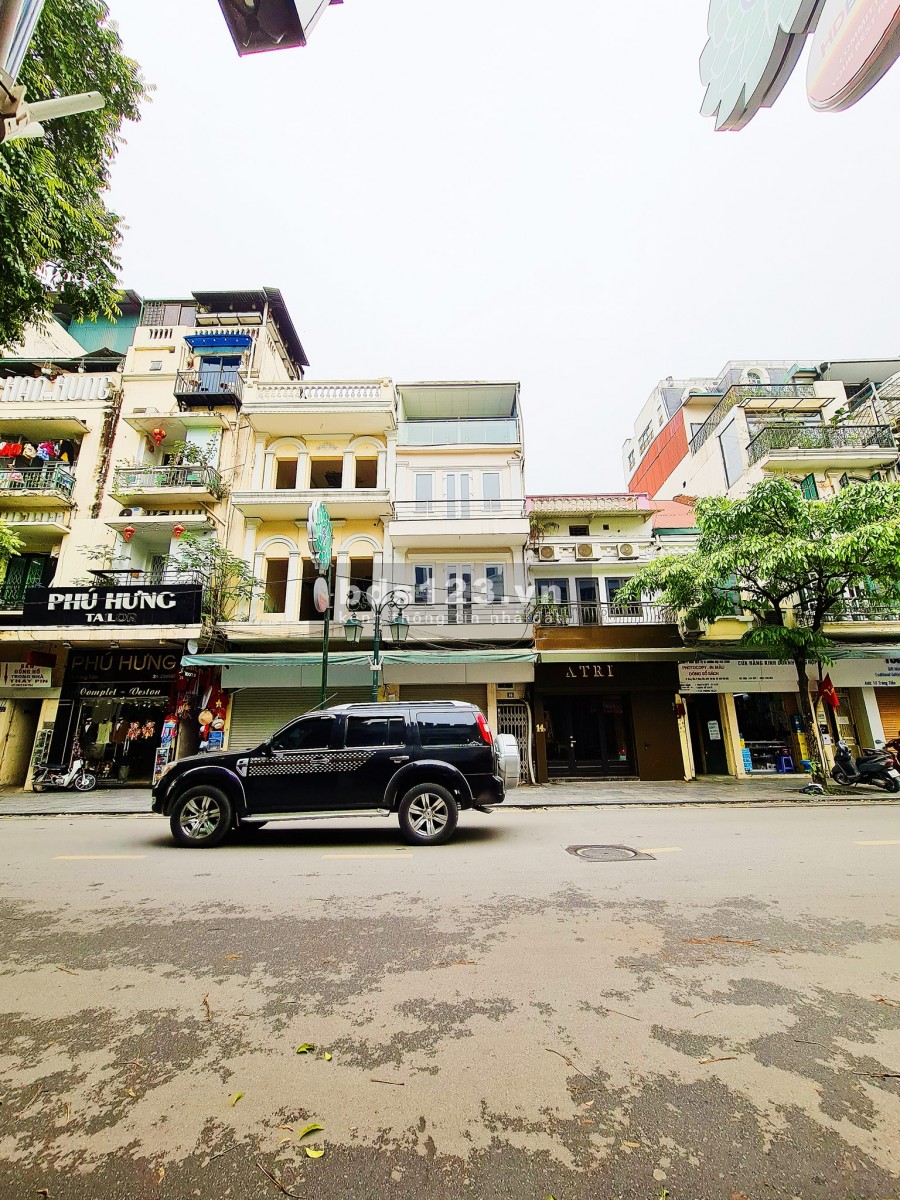 Nhà mặt phố Tràng Tiền, Siêu VIP, 188m2, 3 Tầng, 4.2m Mặt tiền, 169 Tỷ, LH 0839844444