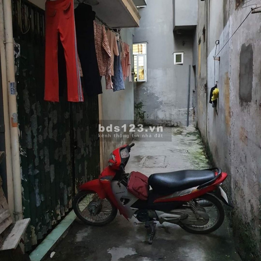 Cần bán gấp nhà Ngõ Chợ Khâm thiên (Gần hồ 3 Mẫu), Ô tô cách nhà 100 mét, diện tích 30 m2 giá chỉ 1,95 tỷ