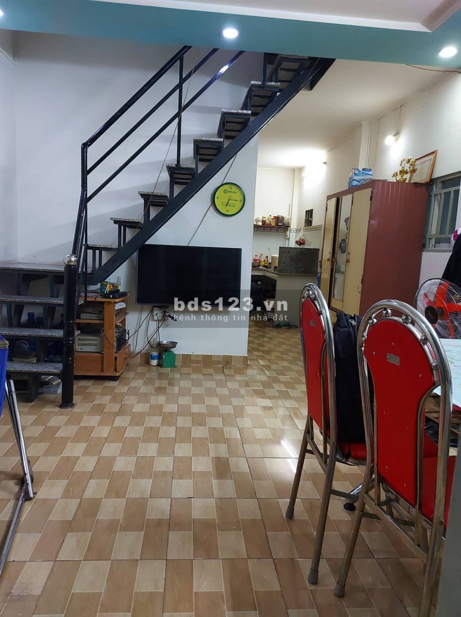 Cần bán nhà Lê Đình Thám quận Tân Phú 38m2 chỉ 2 tỷ 9 còn thương lượng LH Mr. Hiền - 0966.75.95.05