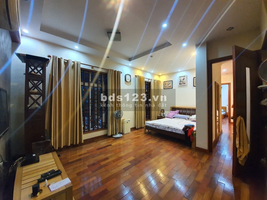 NHÀ CẦU GIẤY LÔ GÓC 3 THOÁNG Ô TÔ TRÁNH 85M 10TỶ9 0978439490