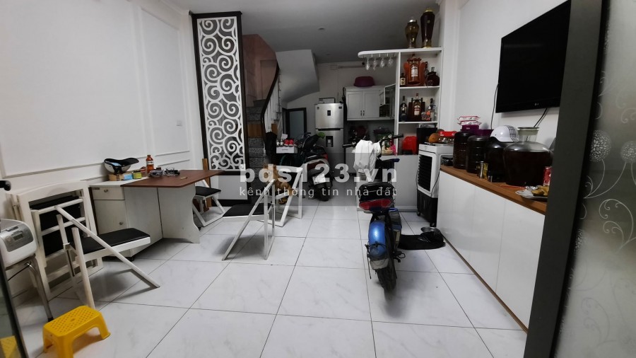 BÁN NHÀ NGHI TÀM dt 58M 5 TẦNG Ô TÔ ĐỖ CỔNG GIÁ 4.5 TỶ