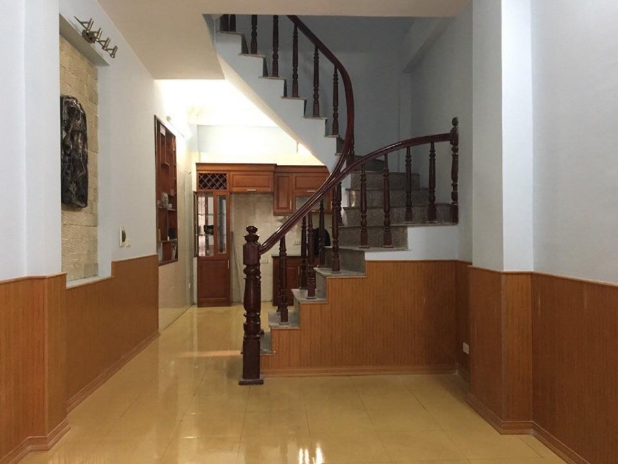 Bán gấp nhà phố Xuân Thủy. DT 50m2, 4 tầng, MT 4.6m, giá 4.4 tỷ có thương lượng