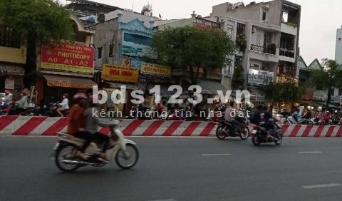 Chuyển định cư cần sang lại căn nhà mặt tiền mới xây 90m2, sổ hồng riêng