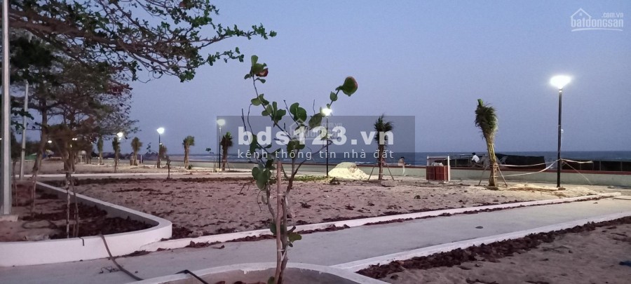 Cần bán lô đất cách biển Hồ Tràm chỉ 200m. Đất chính chủ, sổ đỏ sang tên Giá 500tr/m ngang