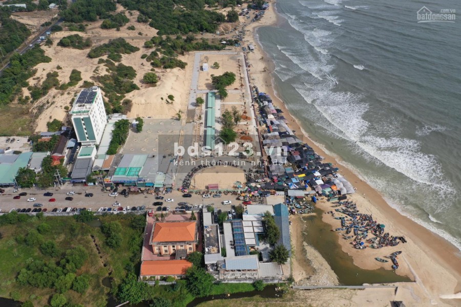 Cần bán lô đất cách biển Hồ Tràm chỉ 200m. Đất chính chủ, sổ đỏ sang tên Giá 500tr/m ngang