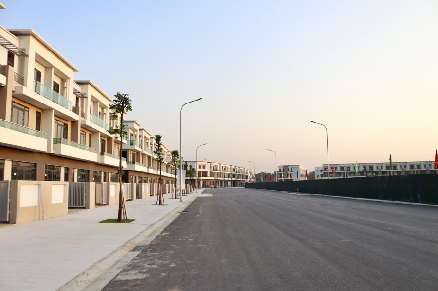 Bán nhanh căn SH duy nhất trục đường 26m, dự án Centa City, Diện tích 120m, 3 tầng