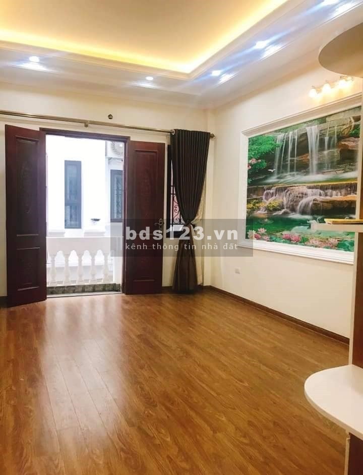 Bán gấp nhà Bồ Đề Long Biên 35m2*5T 15m ô tô Nhỉnh 3 tỷ