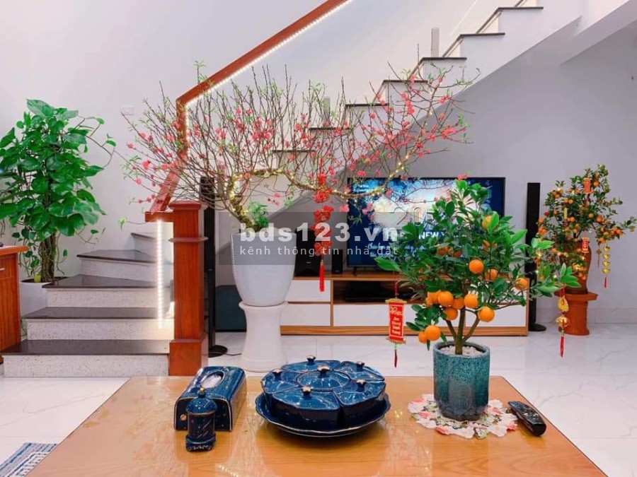 BÁN NHÀ TRONG KHU QUÂN ĐỘI NGUYỄN HOÀNG TÔN, TÂY HỒ 42M2 3Tỷ