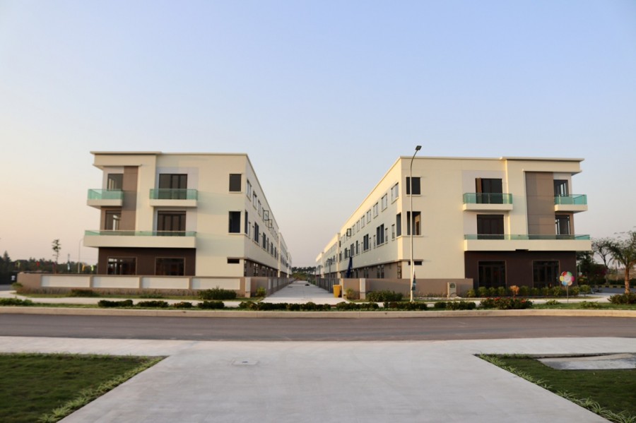 Bán nhanh căn SH duy nhất trục đường 26m, dự án Centa City, Diện tích 120m, 3 tầng