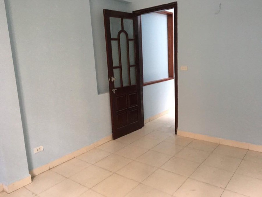Bán gấp nhà phố Xuân Thủy. DT 50m2, 4 tầng, MT 4.6m, giá 4.4 tỷ có thương lượng