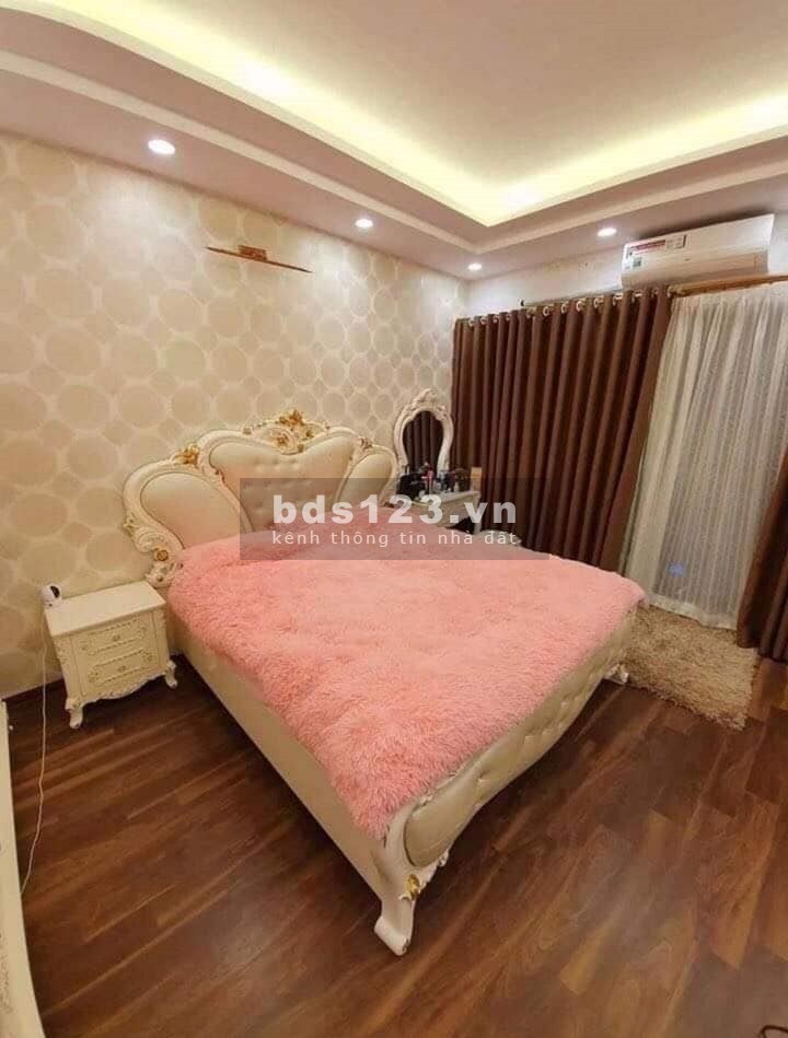 Bán gấp nhà Bồ Đề Long Biên 35m2*5T 15m ô tô Nhỉnh 3 tỷ
