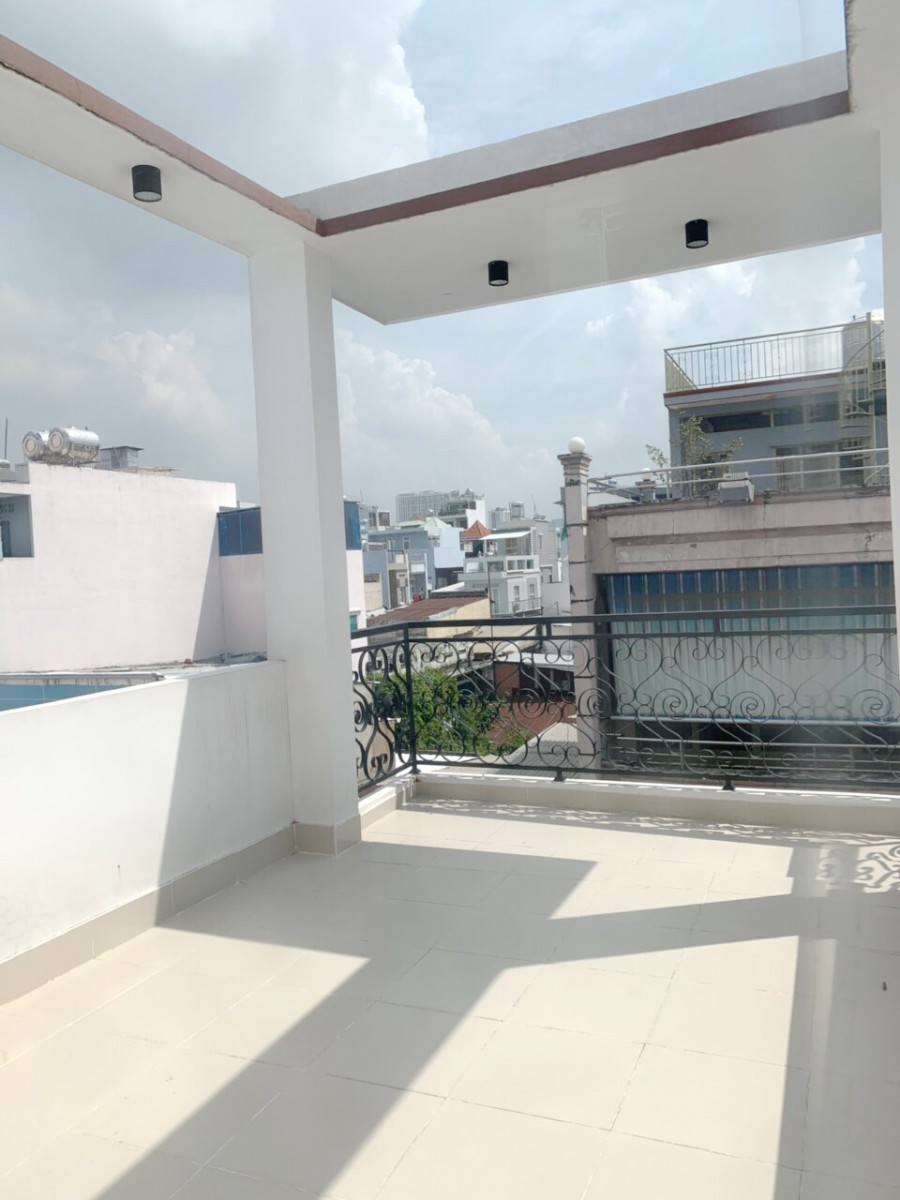 Nhà đẹp 2 lầu, ST, hẻm xe hơi đường Đặng Chất P2 Q8