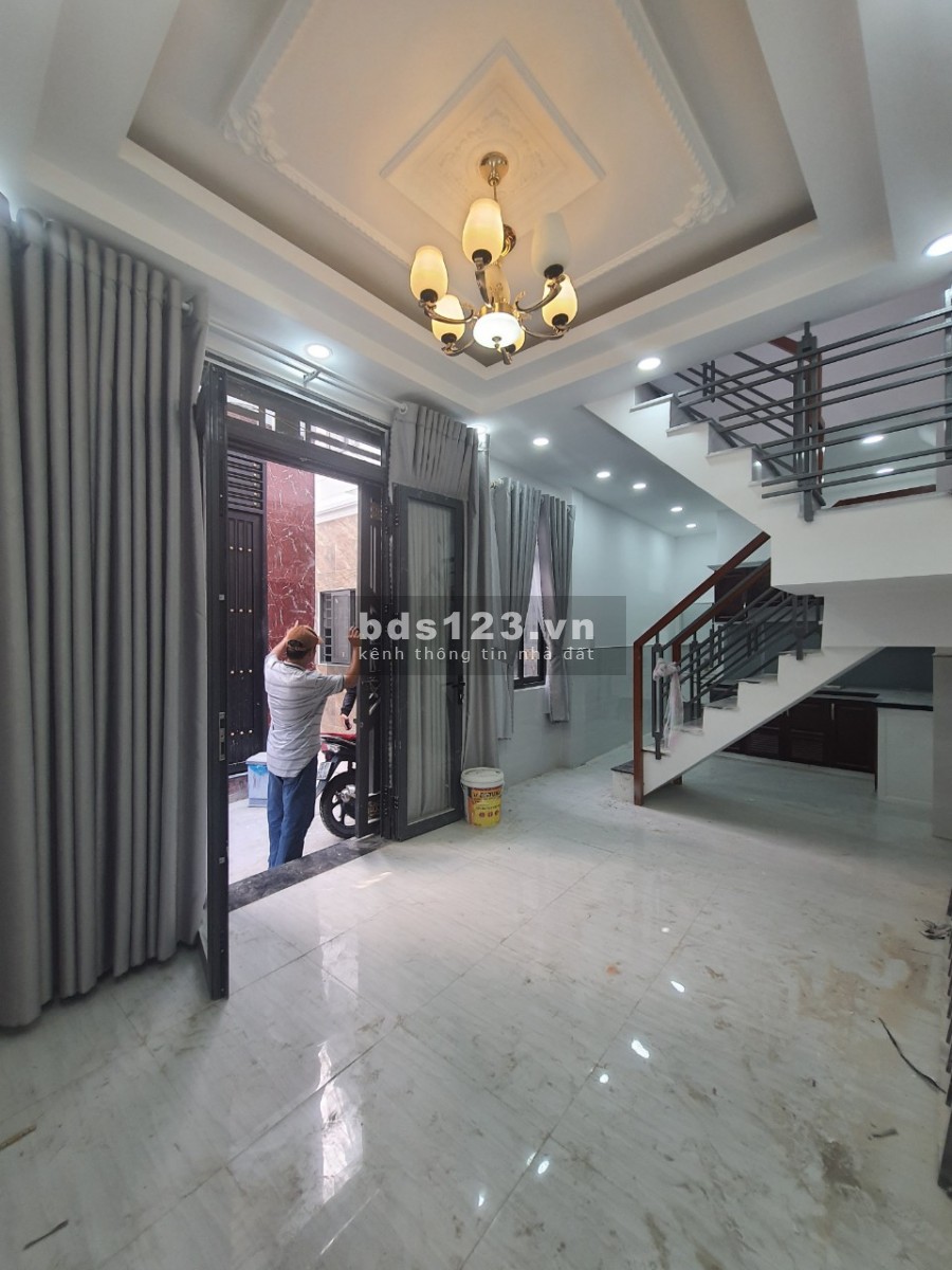 Chính chủ bán nhà sổ hồng riêng 2 lầu 4 phòng ngủ ngay Mũi tàu Trường Chinh, Cộng Hòa.