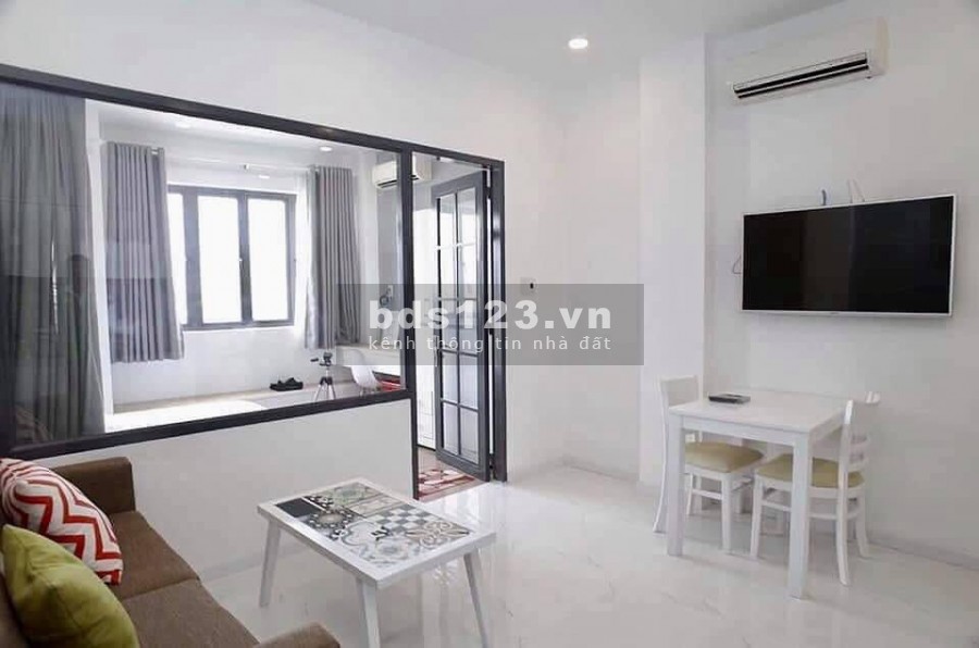 Căn hộ 1PN full nội thất ban công cửa sổ chân cầu Nguyễn Văn Cừ giá 8 triệu