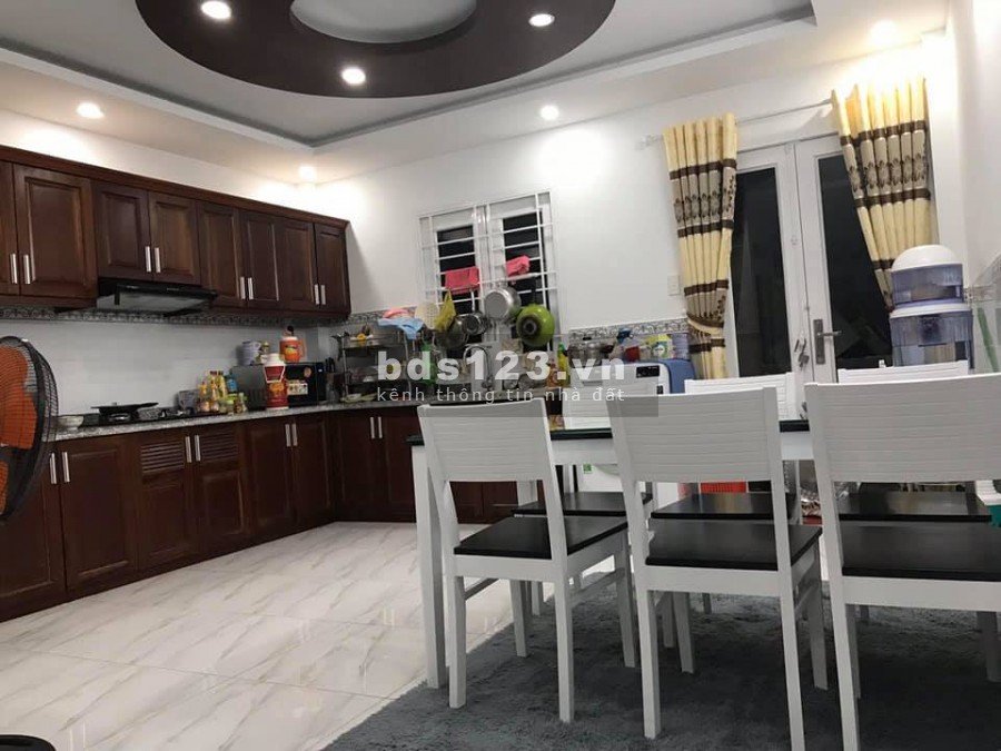 Hót, Bán nhà hẻm 688 Lê Đức Thọ, tặng nội thất, 100m2, ở ngay,5tỷ5