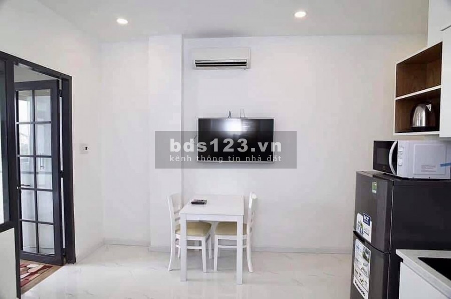 Căn hộ 1PN full nội thất ban công cửa sổ chân cầu Nguyễn Văn Cừ giá 8 triệu