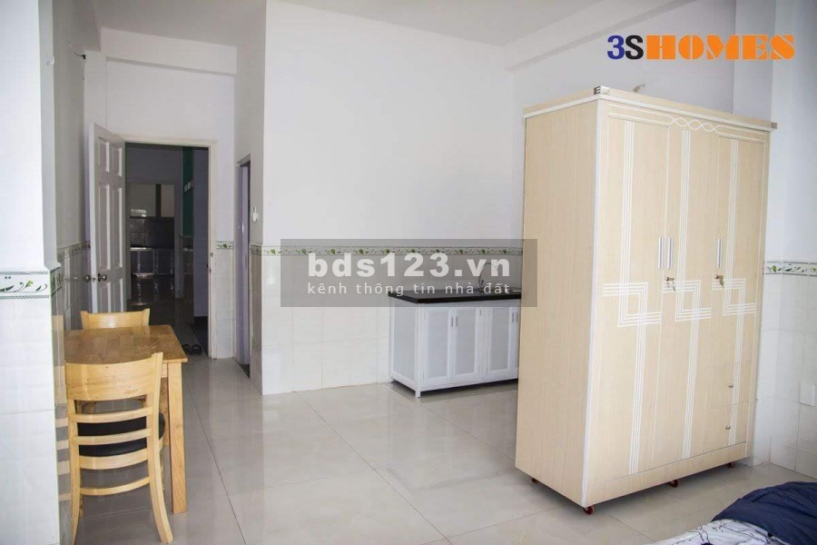 Cho thuê căn hộ y hình có ban công riêng ở phường 15 Tân Bình
