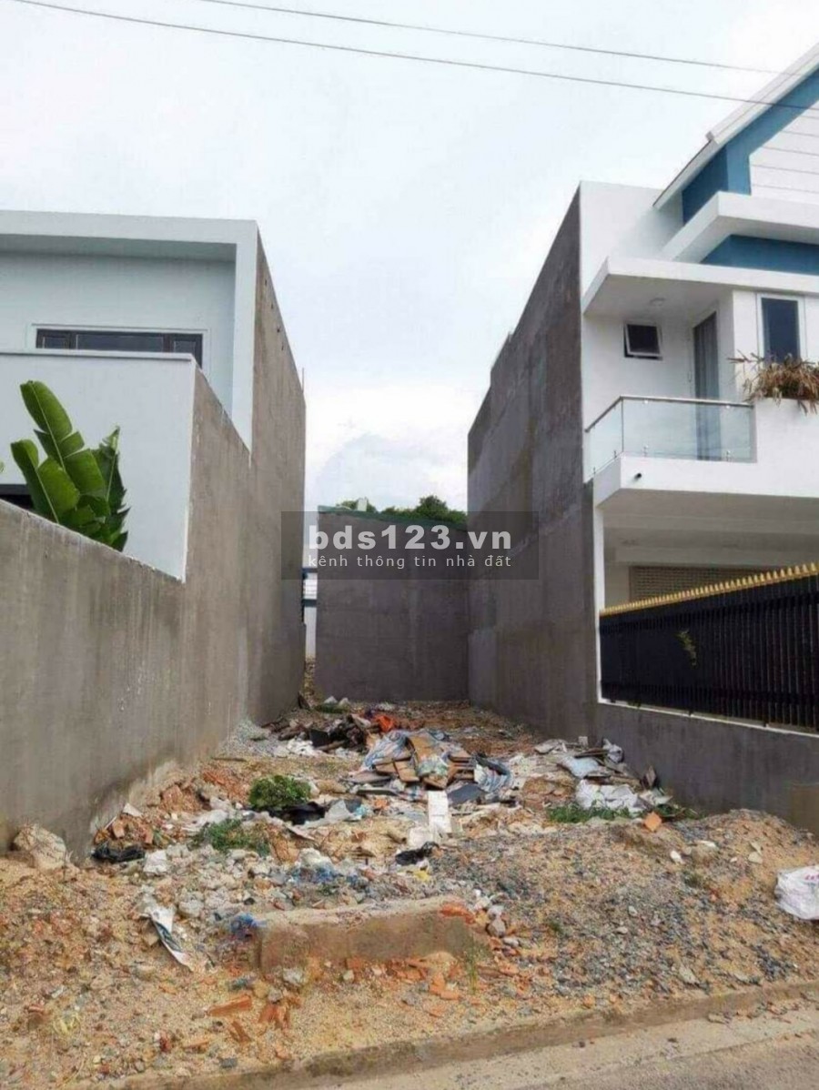 Bán đất đường Nguyễn Tri Phương, gần trường Tiểu học Phú Thọ, giá 1.35 tỷ, DT 95m2, SHR. Liên hệ 0374991279 Minh Anh