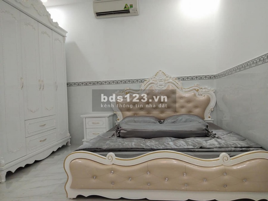 Hót, Bán nhà hẻm 688 Lê Đức Thọ, tặng nội thất, 100m2, ở ngay,5tỷ5