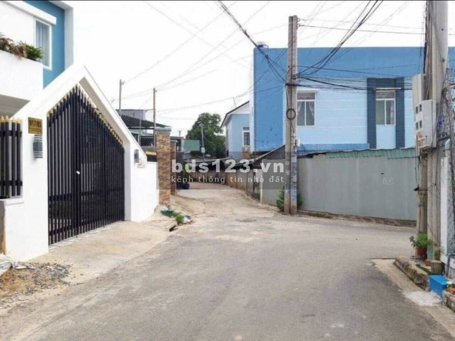 Bán đất đường Nguyễn Tri Phương, gần trường Tiểu học Phú Thọ, giá 1.35 tỷ, DT 95m2, SHR. Liên hệ 0374991279 Minh Anh