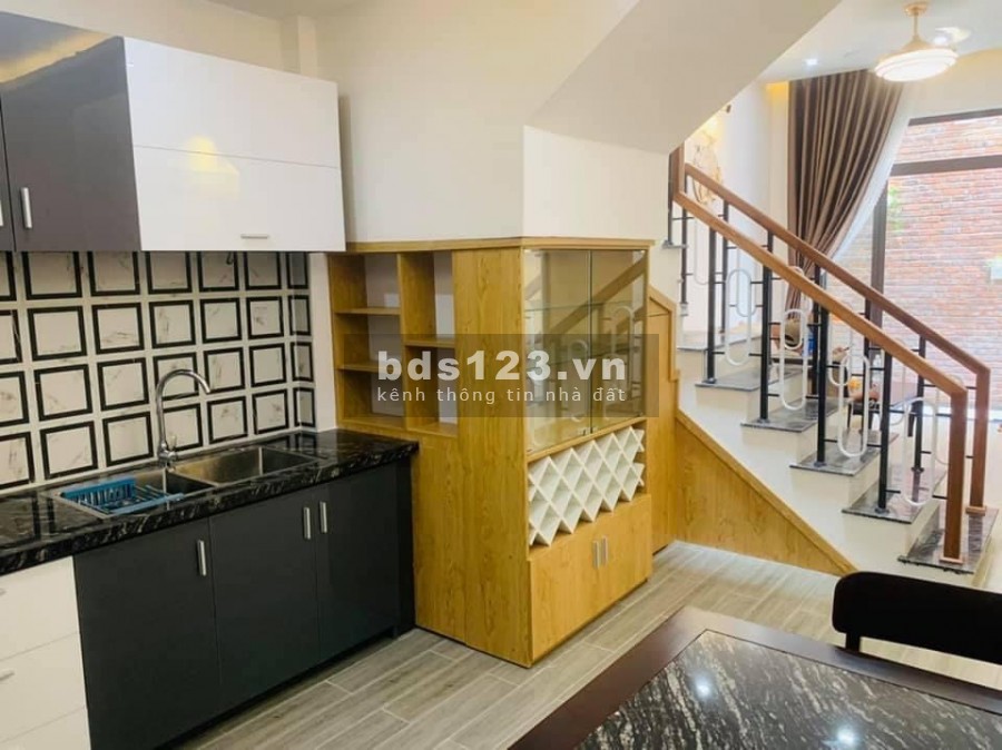 Bán nhà 2 tầng kiệt Hà Huy Tập sát bãi đậu oto