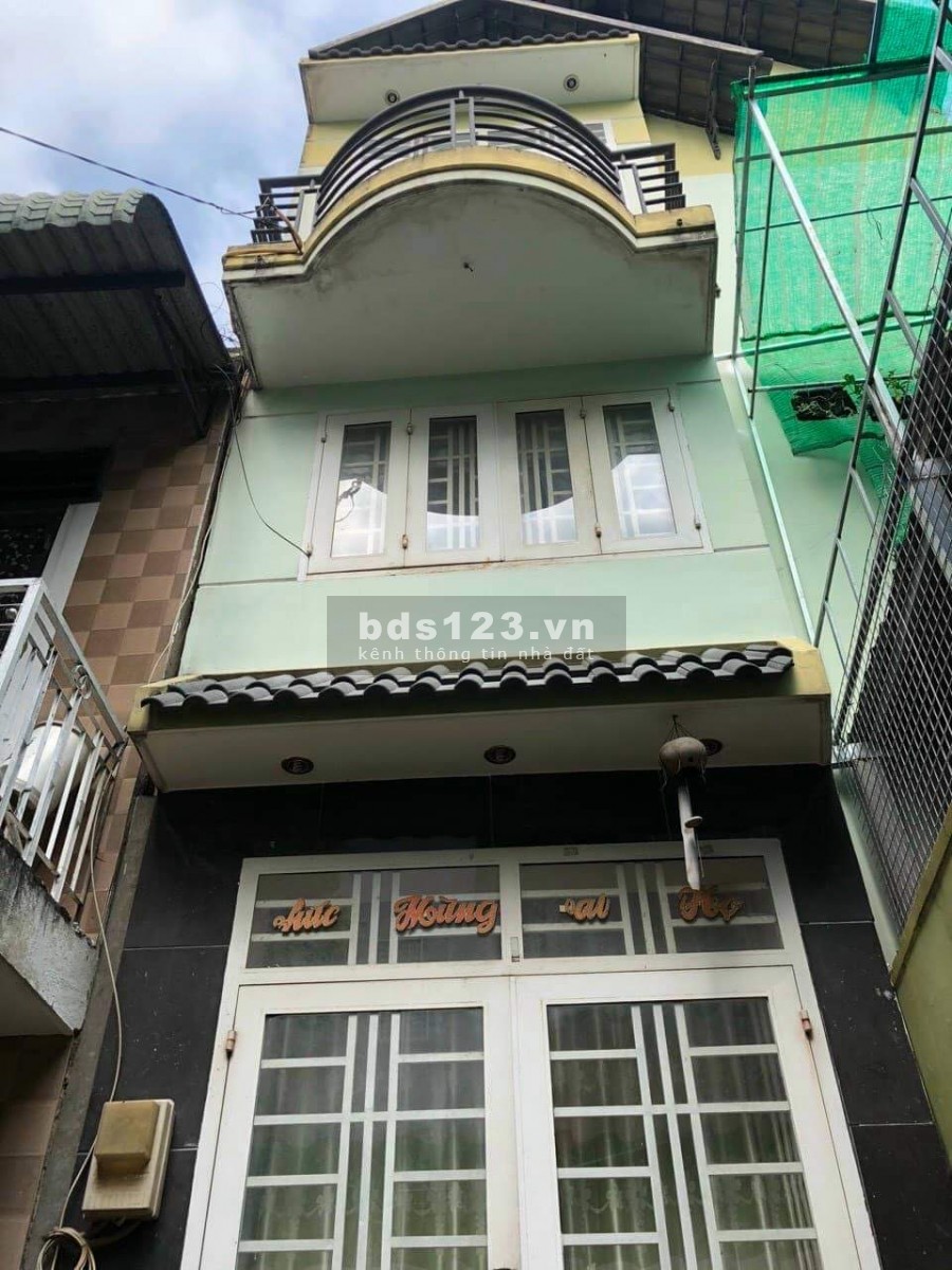 Em cần bán nhà ạ. Liên hệ 0908194124 hoặc 0932716027.
