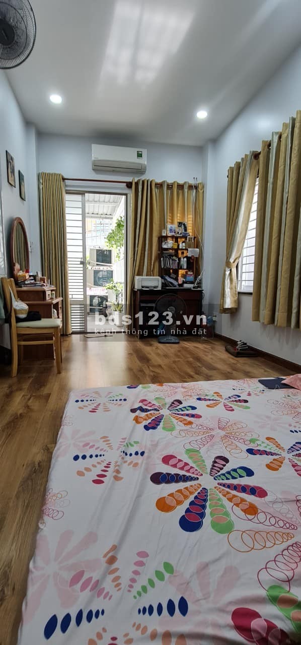 Bán nhà Hoàng Sa 58m2 4 PN sát hẻm xe tải giá 6.3 tỷ TL