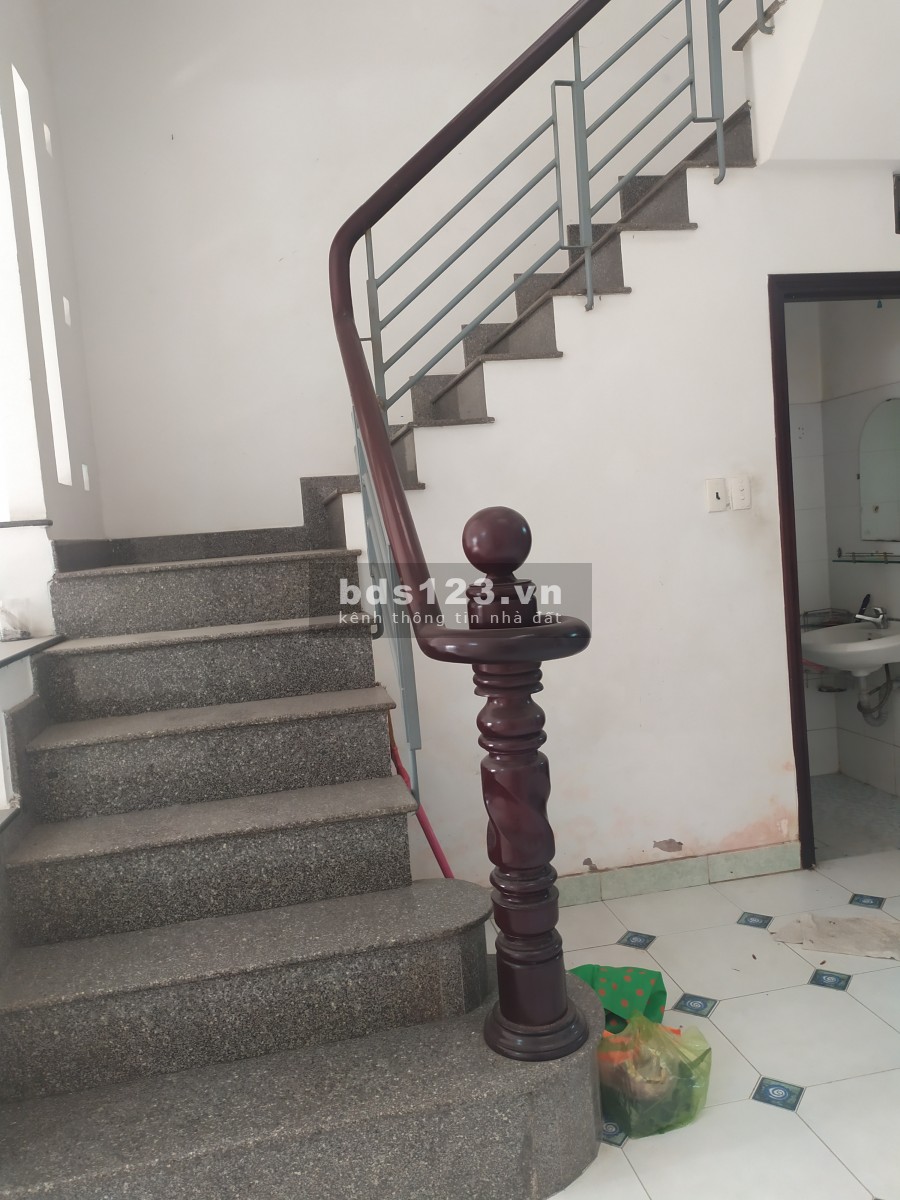 Nhà MT đường 16, phường Phước Long B, 1 trệt 2 lầu