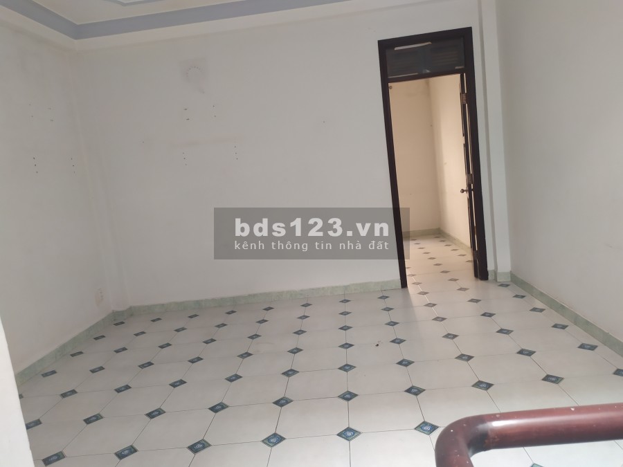 Nhà MT đường 16, phường Phước Long B, 1 trệt 2 lầu