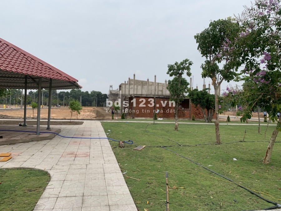 Đất trung tâm mặt tiền quốc lộ 13 - lh 0338368718
