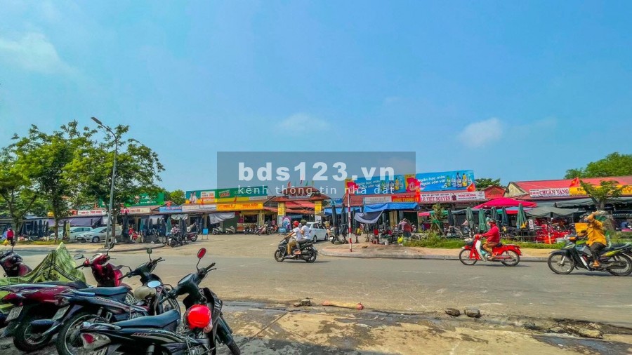 BÁN ĐẤT ĐẸP TẶNG NHÀ KIỆT OTO 5M ĐƯỜNG NGUYỄN TRÃI ĐỐI DIỆN CHỢ TÂY LỘC. LH 0702_788_074