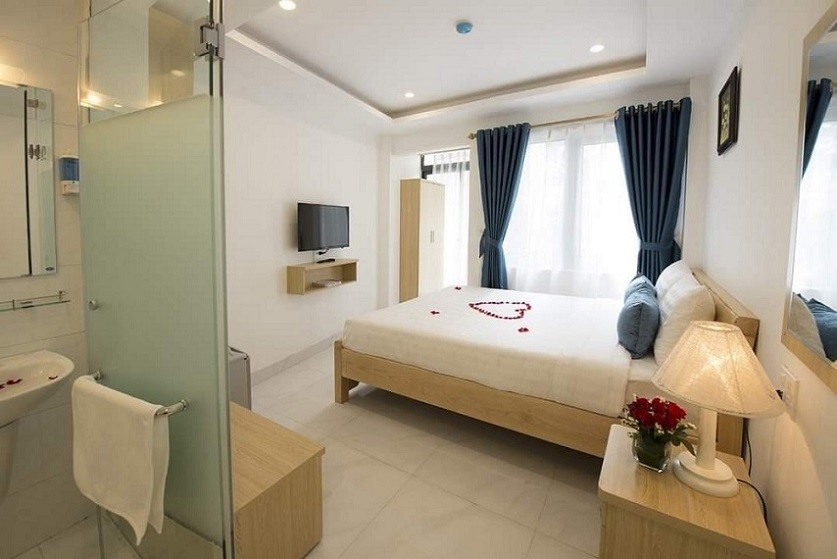 Tôi cần bán gấp nhà 8 tầng phố Trích Sài DT 140, giá 35 tỷ.