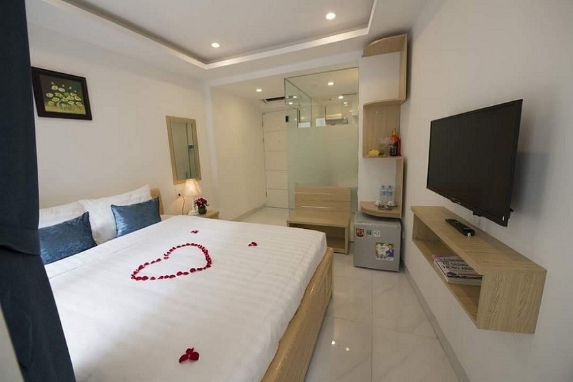 Tôi cần bán gấp nhà 8 tầng phố Trích Sài DT 140, giá 35 tỷ.