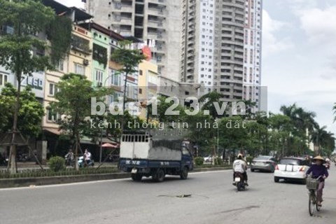 Bán gấp nhà mặt phố Tân Mai, quận Hoàng Mai 45m2, 4 tầng, 5,2 tỷ.