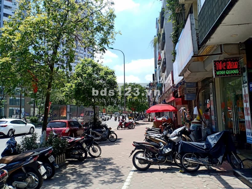 Bán gấp nhà mặt phố Tân Mai, quận Hoàng Mai 45m2, 4 tầng, 5,2 tỷ.