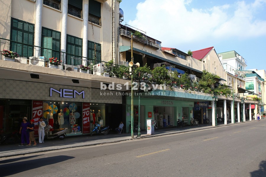 Nhà mặt phố Tràng Tiền, Siêu VIP, 188m2, 3 Tầng, 4.2m Mặt tiền, 169 Tỷ, LH 0839844444